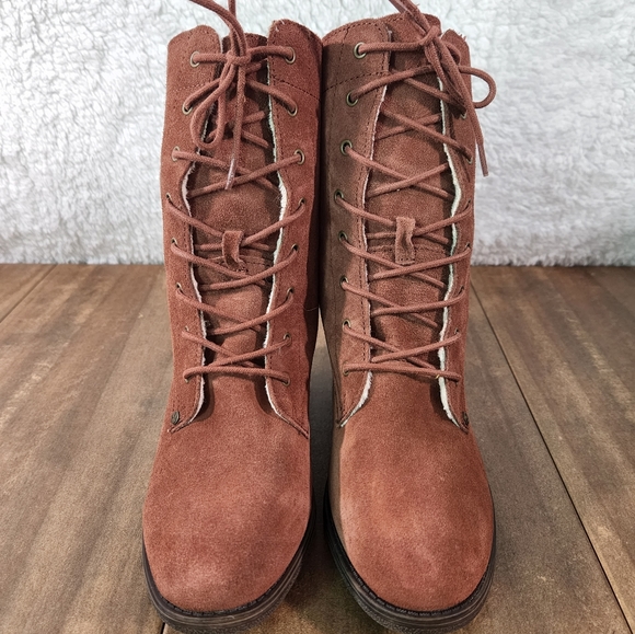 BEARPAW Topaz Genuine Sheepskin Footbed Block Heel Boot - Picture 4 of 15